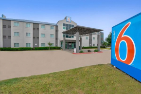 Отель Motel 6-Benbrook, TX - Fort Worth  Бенбрук